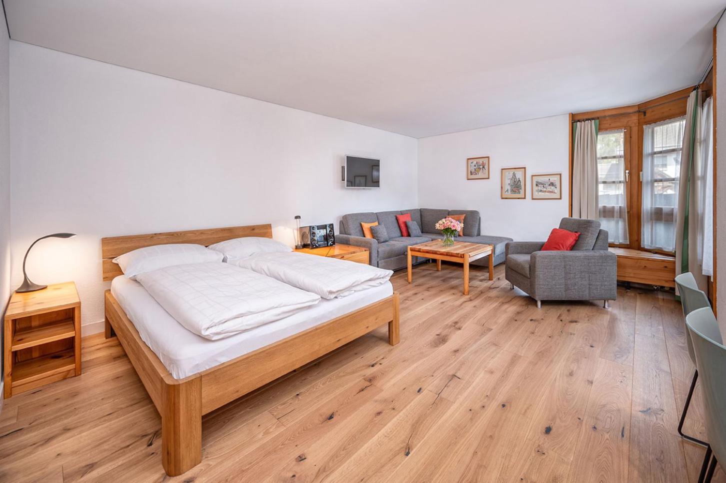 Schweizerhof Ferienwohnungen Lenzerheide 1 Room photo