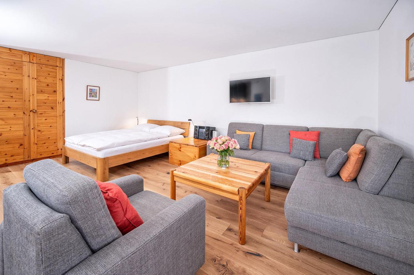 Schweizerhof Ferienwohnungen Lenzerheide 1 Room photo