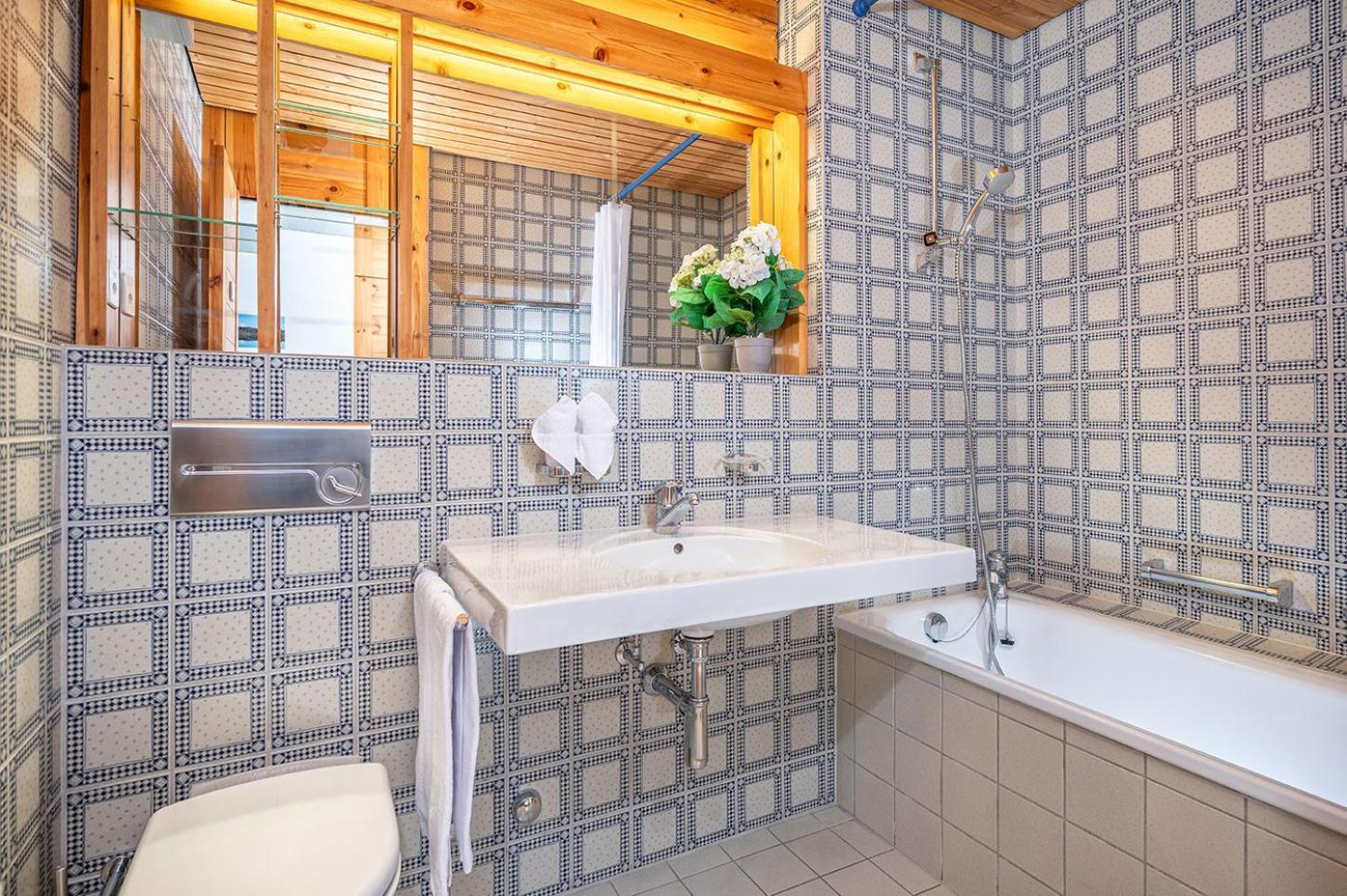 Schweizerhof Ferienwohnungen Lenzerheide 1 Room photo